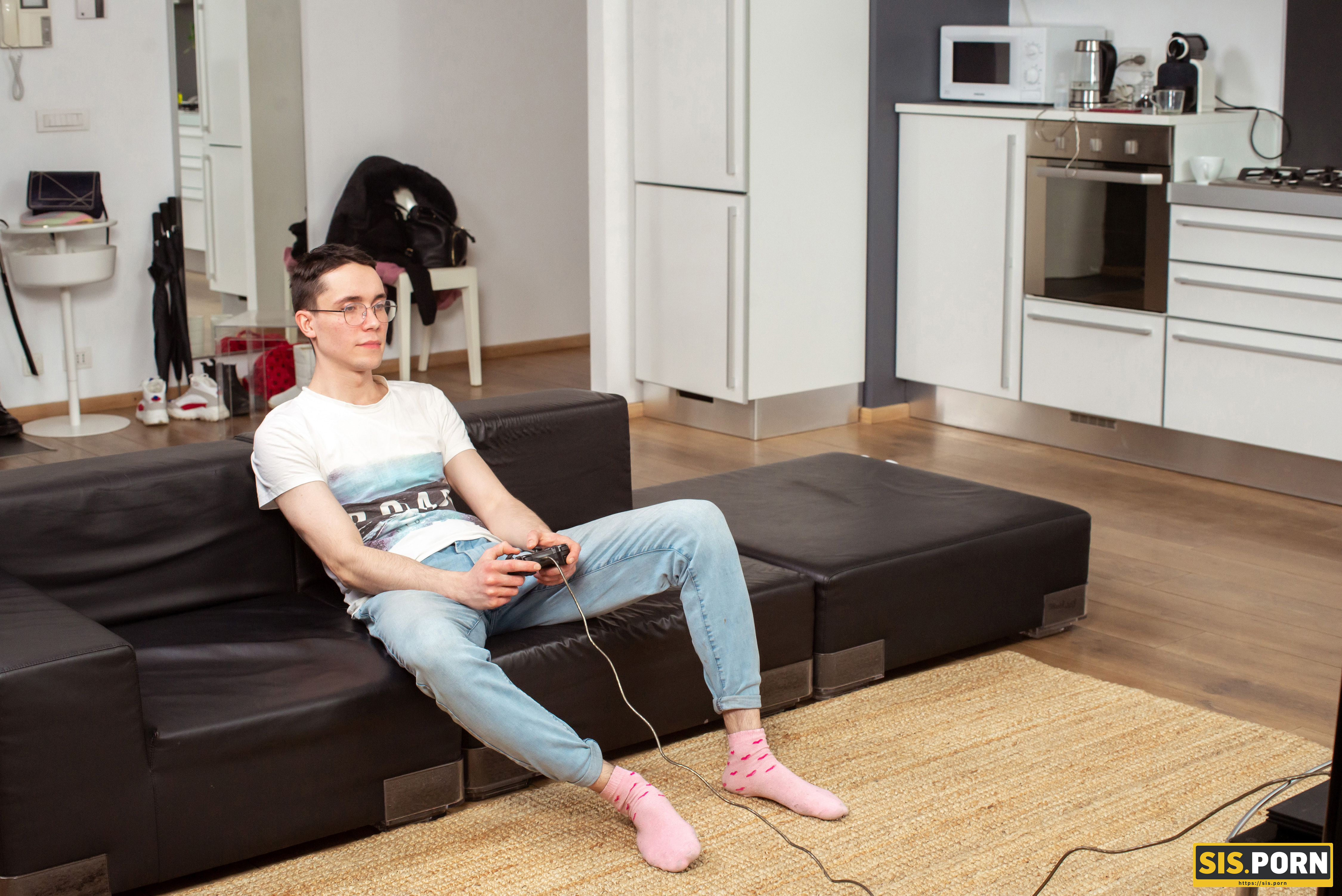 Anna Krowe - Playing video games or fucking my stepsister Didn't have to choose! | Picture (1)