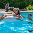 Elle in 'Sunstroke at the Pool of Love'