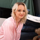 Hanna Rey in 'No lacks in love'