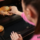 Isabella De Laa in 'Don't use the oven or you'll get stuck!'