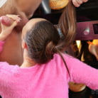 Isabella De Laa in 'Don't use the oven or you'll get stuck!'